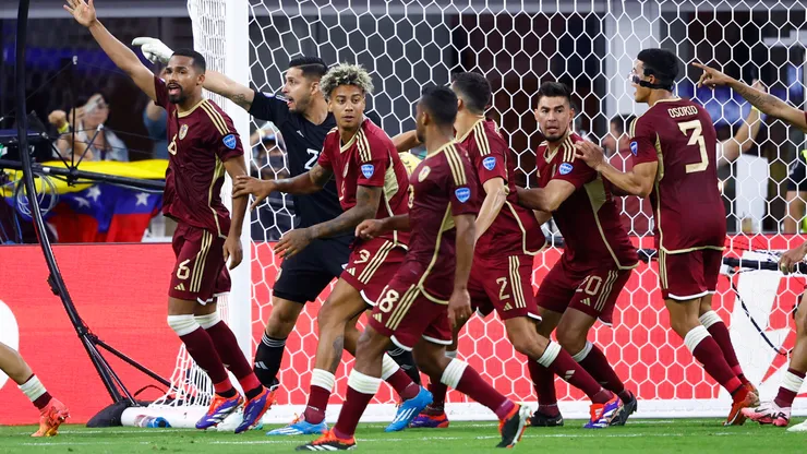 Los jugadores de Venezuela celebran el penal fallado por México en la segunda fecha de la Copa América 2024.
