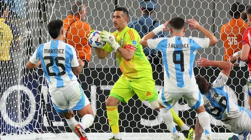 Claudio Bravo seguirá atajando en la Roja
