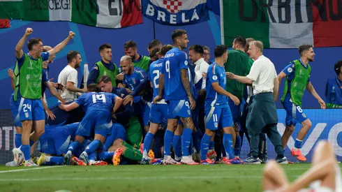 Los jugadores de Italia celebran el gol agónico ante Croacia.