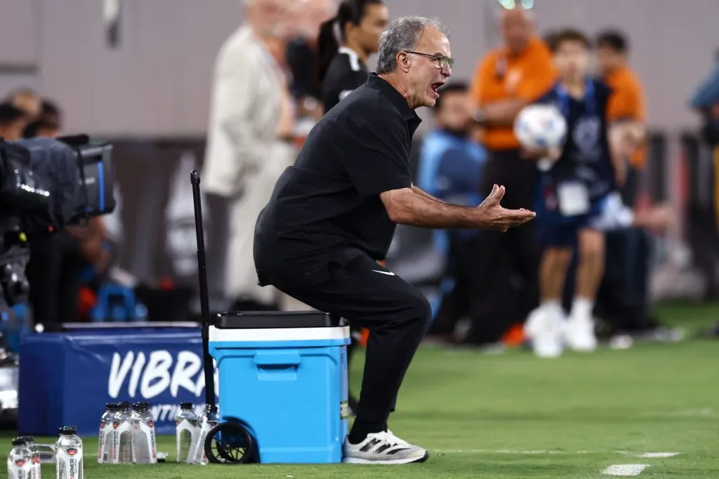 Marcelo Bielsa hace vibrar a los uruguayos. (Photo by Tim Nwachukwu/Getty Images)
