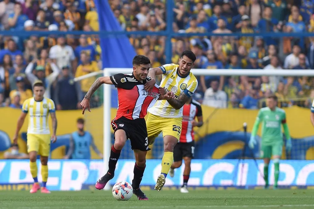 Emmanuel Ojeda en acción por Rosario Central. (Luciano Bisbal/Getty Images).