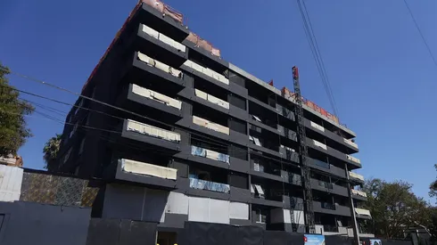 Edificio residencial en construcción.