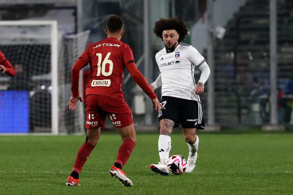Maximiliano Falcón le mandó un claro mensaje a los hinchas de Colo Colo tras suspenderse el amistoso ante Universitario. | Foto: Photosport.