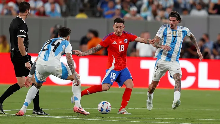 Rodrigo Echeverría aprovecha su buen momento en la Roja.