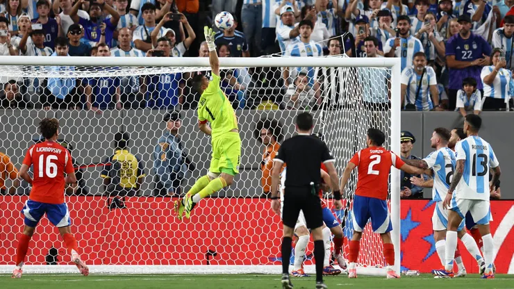 Bravo tuvo un gran cometido ante Argentina.