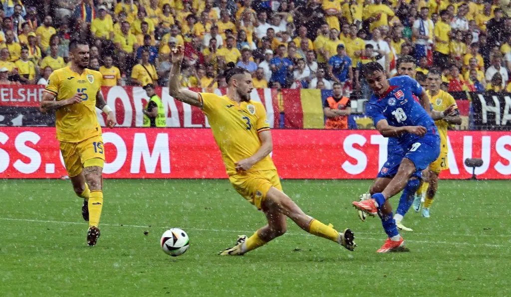 Rumania y Eslovaquia sellaron un empate que los dejó a ambos clasificados en la Euro 2024. Bélgica se quedó con el segundo lugar. Foto: IMAGO.