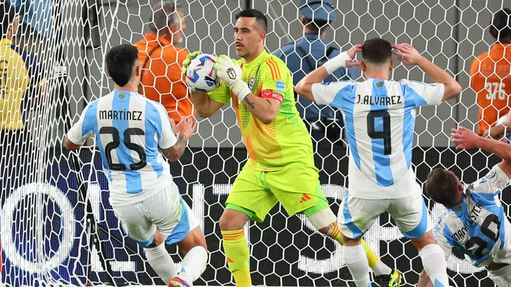 Claudio Bravo fue la gran figura del partido entre Chile y Argentina.