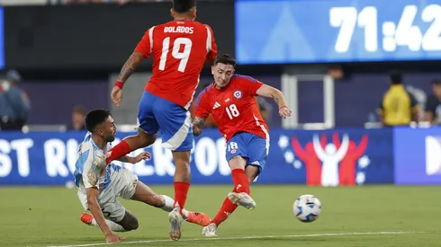 Echeverría estuvo cerca de marcar dos veces para Chile