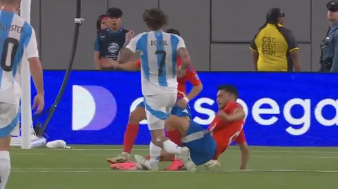 El planchazo de Rodrigo de Paul a Gabriel Suazo