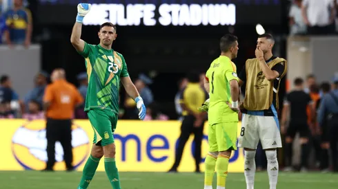 El Dibu Martínez salió a resaltar la actuaciónd e Claudio Bravo.