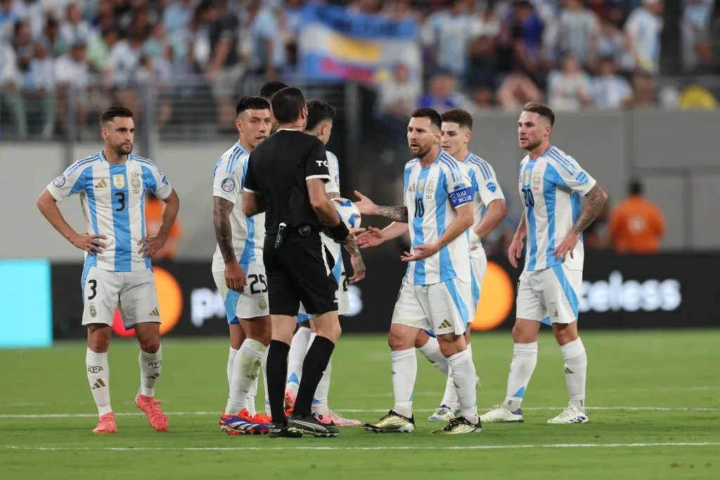 Andrés Matonte conversa con Messi y varios argentinos. (Rob Carr/Getty Images).