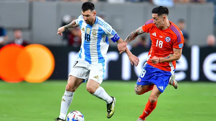 Rodrigo Echeverría fue clave en el mediocampo de la Roja.