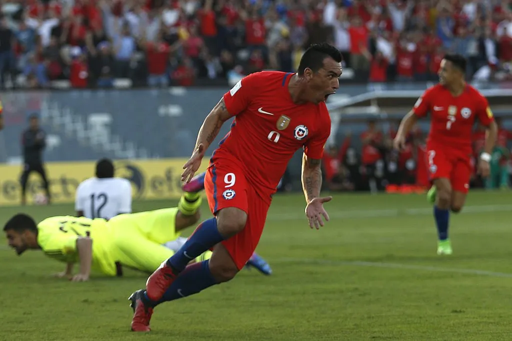 Esteban Paredes jugó 42 partidos y anotó 12 goles con la camiseta de la selección chilena. | Foto: Photosport.