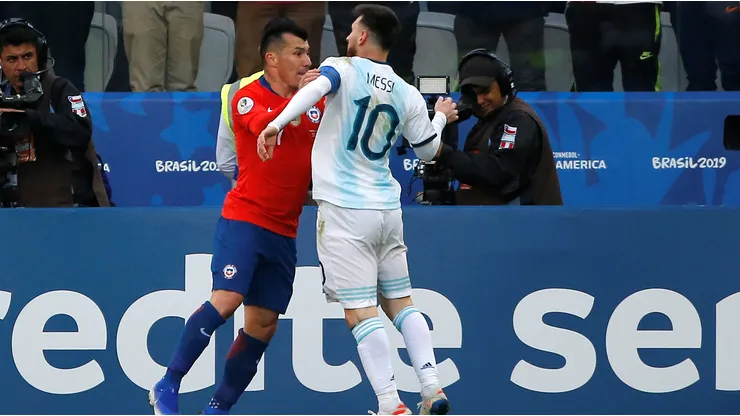 Lionel Messi y su única expulsión en Copa América con Argentina, tras pelearse con Gary Medel en 2019.