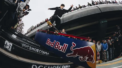 Los skaters chilenos celebraron su día en las calles de Santiago, pese al frío y lo que dejó la lluvia en la semana.