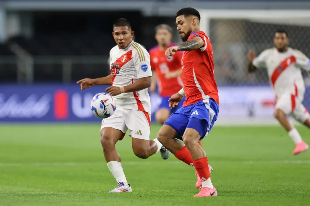 Paulo Díaz en acción ante Perú. También será titular contra Argentina. (Ron Jenkins/Getty Images).