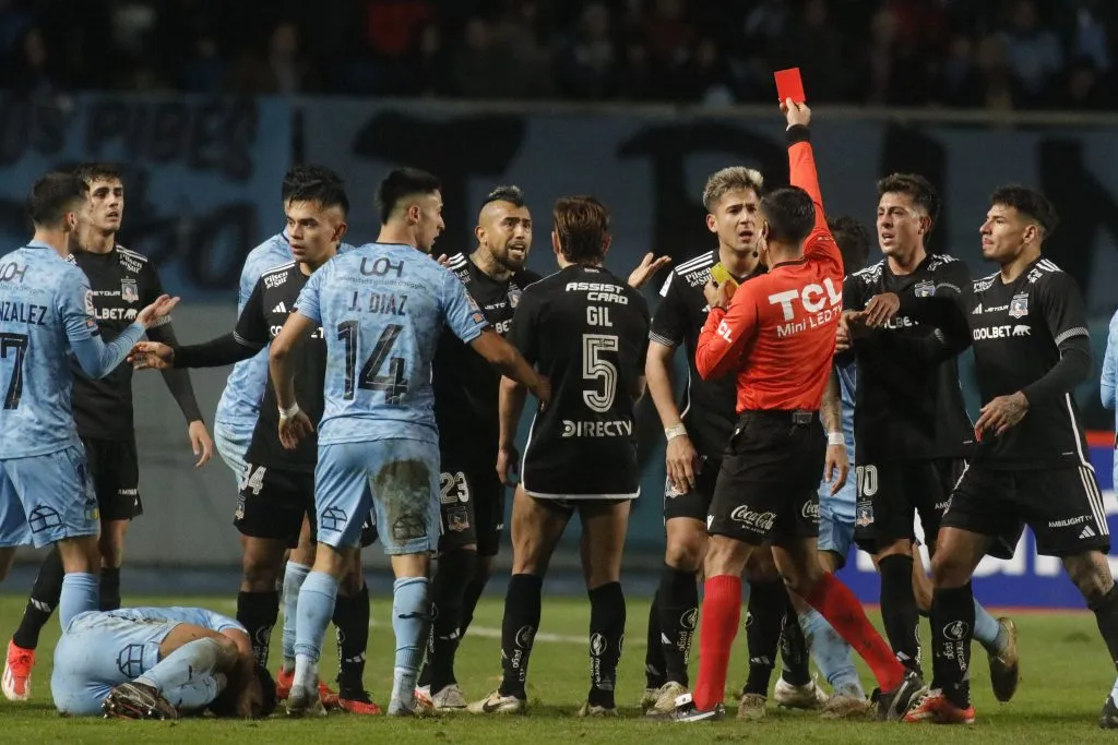 Arturo Vidal fue expulsado en Colo Colo. Foto: Jorge Loyola/Photosport