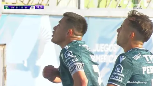 Carlos Muñoz encaró a los exaltados hinchas de Wanderers.