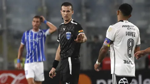 El uruguayo dirigió a Colo Colo ante Godoy Cruz en Copa Libertadores.