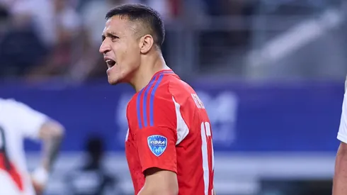 Alexis Sánchez tuvo varios gestos de desaprobación en el duelo ante Perú.