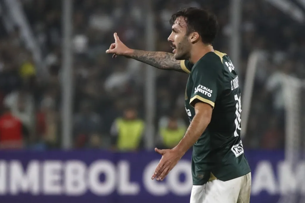 Sebastián Rodríguez en el partido que Alianza Lima igualó ante Colo Colo en el estadio Monumental. (Jonnathan Oyarzun/Photosport).