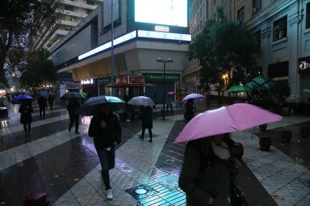 Santiago 21 de junio 2024. Fuertes precipitaciones azotan la capital del pais y gran parte del territorio   Dragomir Yankovic/Aton Chile