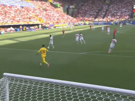 Portugal clasifica con el gol más insólito de la Euro