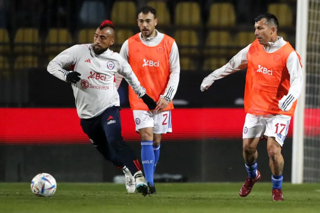 Arturo Vidal y Gary Medel verán por TV a la selección chilena en esta Copa América 2024. | Foto: Photosport.