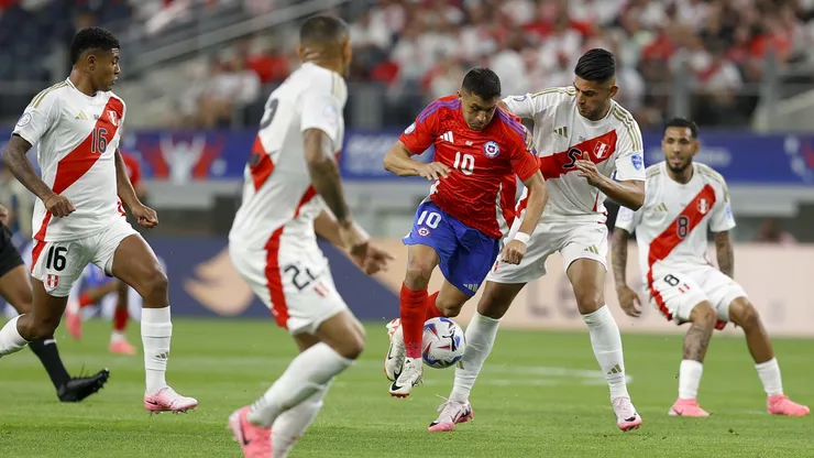 Herrera critica que Alexis quiere hacer todo en la Roja.