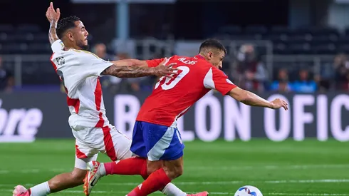 Alexis Sánchez se ofuscó por el juego duro y firme de Perú.