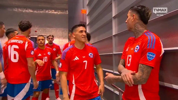 Chile a punto de salir a la cancha. (Captura).