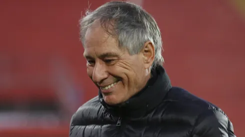 Ariel Holan piensa en un jugador que dirigió en la Católica.