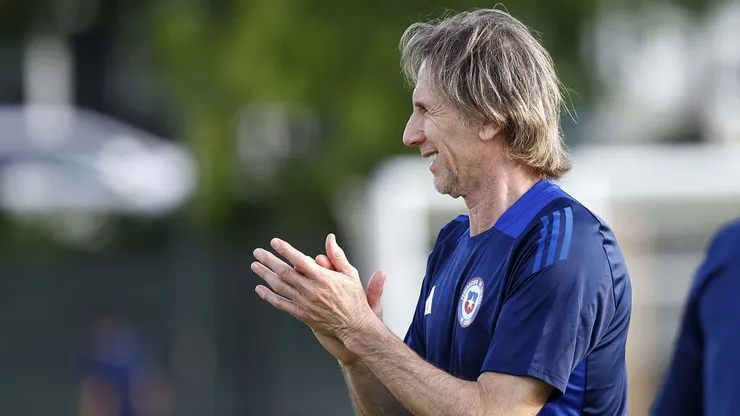 Ricardo Gareca en la última práctica de la Roja.