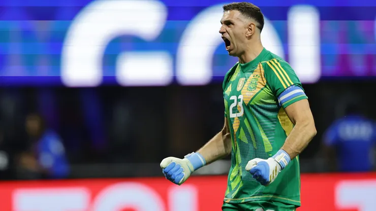 Dibu Martínez criticó la cancha de Atlanta.