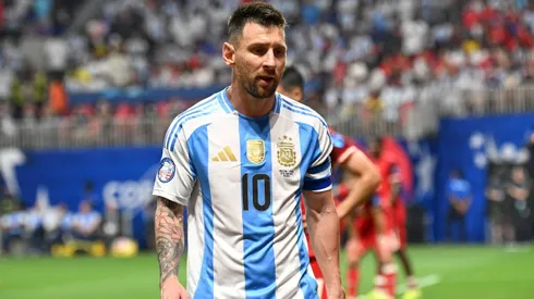 Lionel Messi jugando ante Canadá.