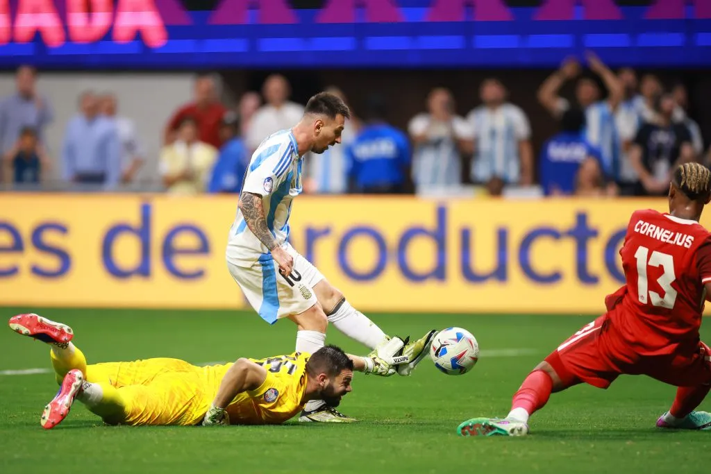 Lionel Messi jugando por Argentina ante Canadá. (Photo by Hector Vivas/Getty Images)