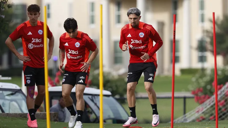 Diego Valdés no suelta la camiseta de titular.