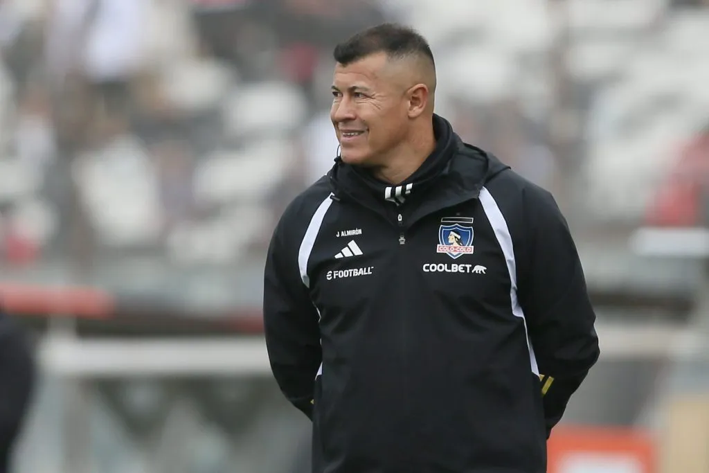 Jorge Almirón ante Colegio Quillón. Foto: Dragomir Yankovic/Photosport