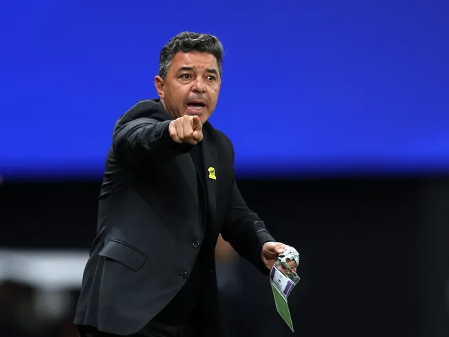 Marcelo Gallardo dirigió 33 partidos en su paso por el Al-Ittihad, con 15 triunfos, cuatro empates y 14 derrotas. | Foto: Getty Images.