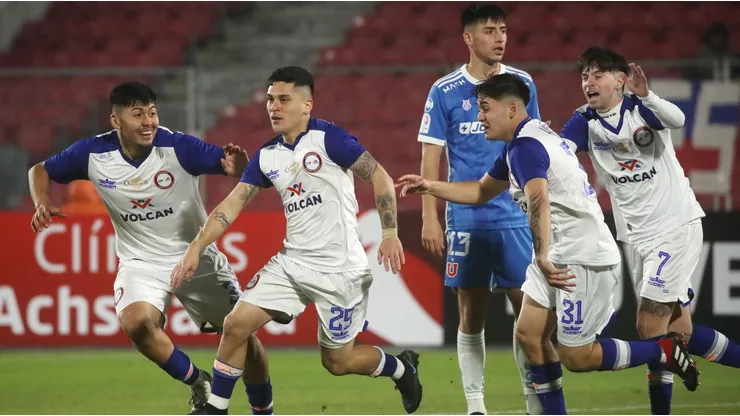 Matías Bravo anotó para Puente Alto ante la U por Copa Chile.
