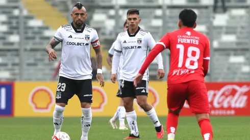 Colo Colo enfrenta a Quillón en el Estadio Monumental.