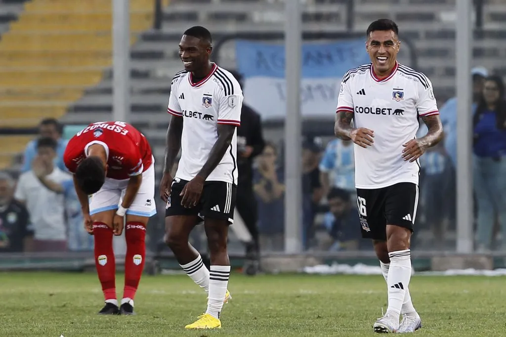 Darío Lezcano y Fabián Castillo marcaron un gol cada uno ante Magallanes en el Monumental. (Dragomir Yankovic/Photosport).