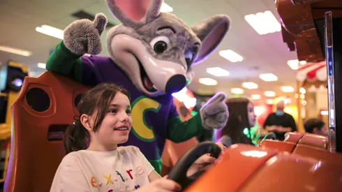 El Chuck E. Cheese es un panorama familiar para vacaciones de invierno