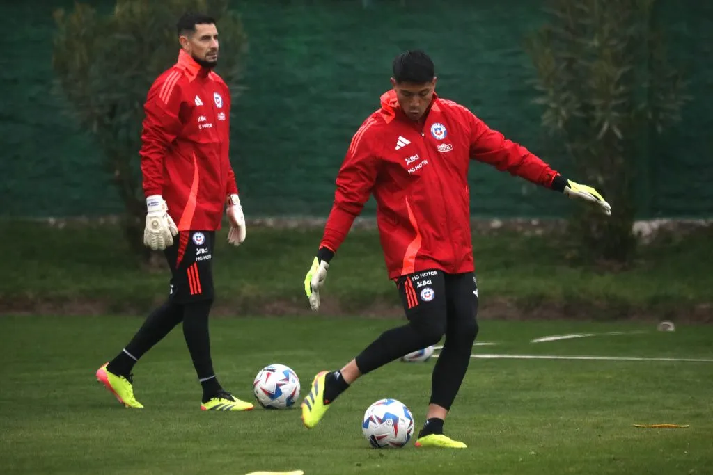 Brayan Cortés no solo perdió su puesto de titular en la selección chilena, sino que ahora es el tercer arquero después de Bravo y Arias. | Foto: Photosport.