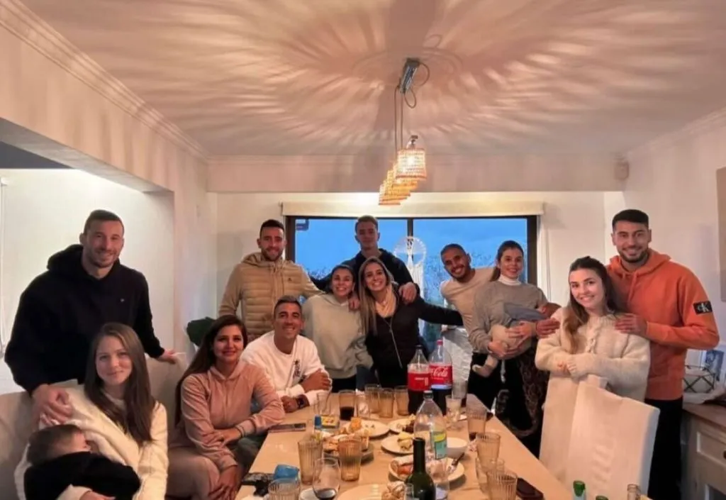 El grupo de los argentinos de la U se juntó a modo de despedida.