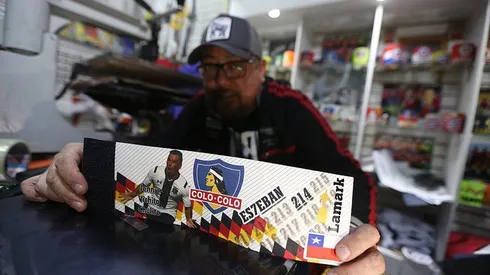 Luis Castro y una de las jinetas que le personalizó a Esteban Paredes antes de ser goleador histórico