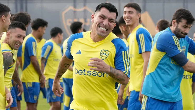 Gary Medel entrenando en Boca.