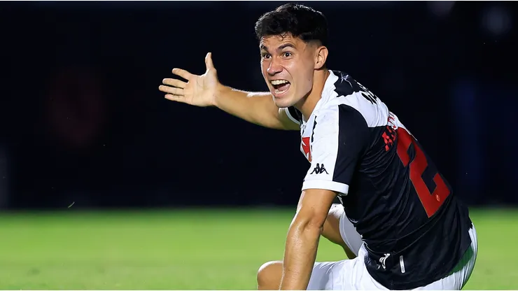 Pablo Galdames recibe críticas de los hinchas de Vasco por su nivel.