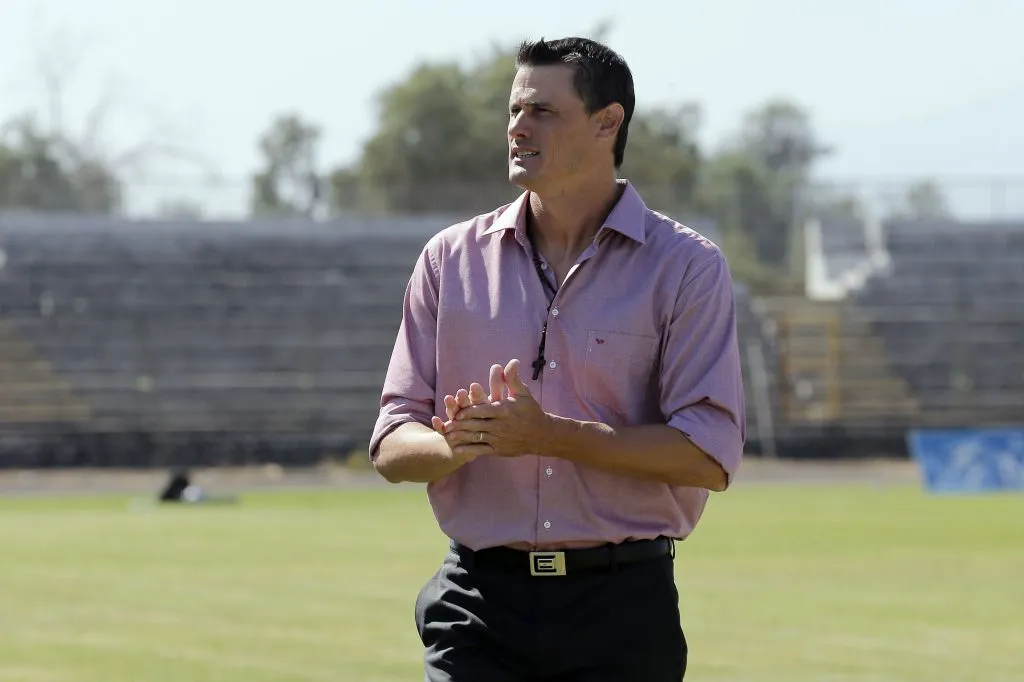 Germán Cavalieri en su rol como DT de Palestino. (Christian Iglesias/Photosport).