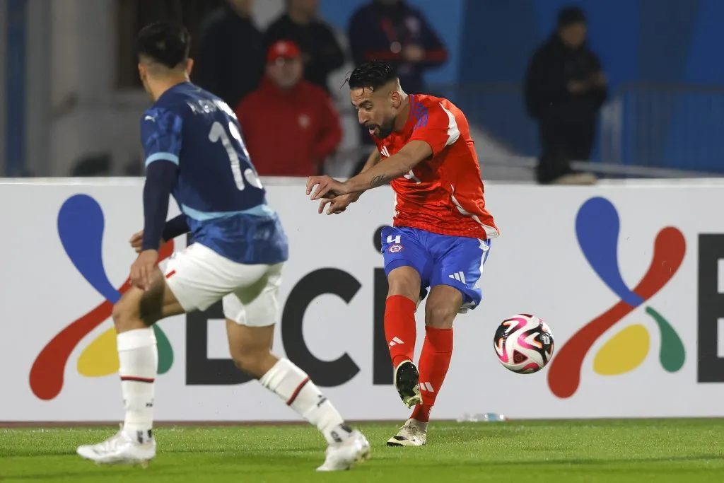 Mauricio Isla interesa a Colo Colo siendo titular en la selección chilena. | Foto: Photosport.